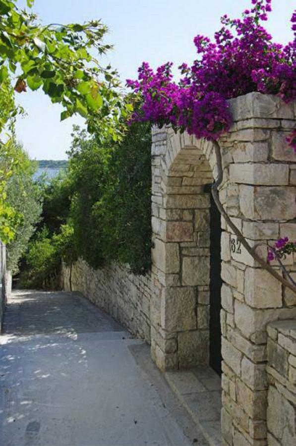 Villa Nova Vela Luka Buitenkant foto